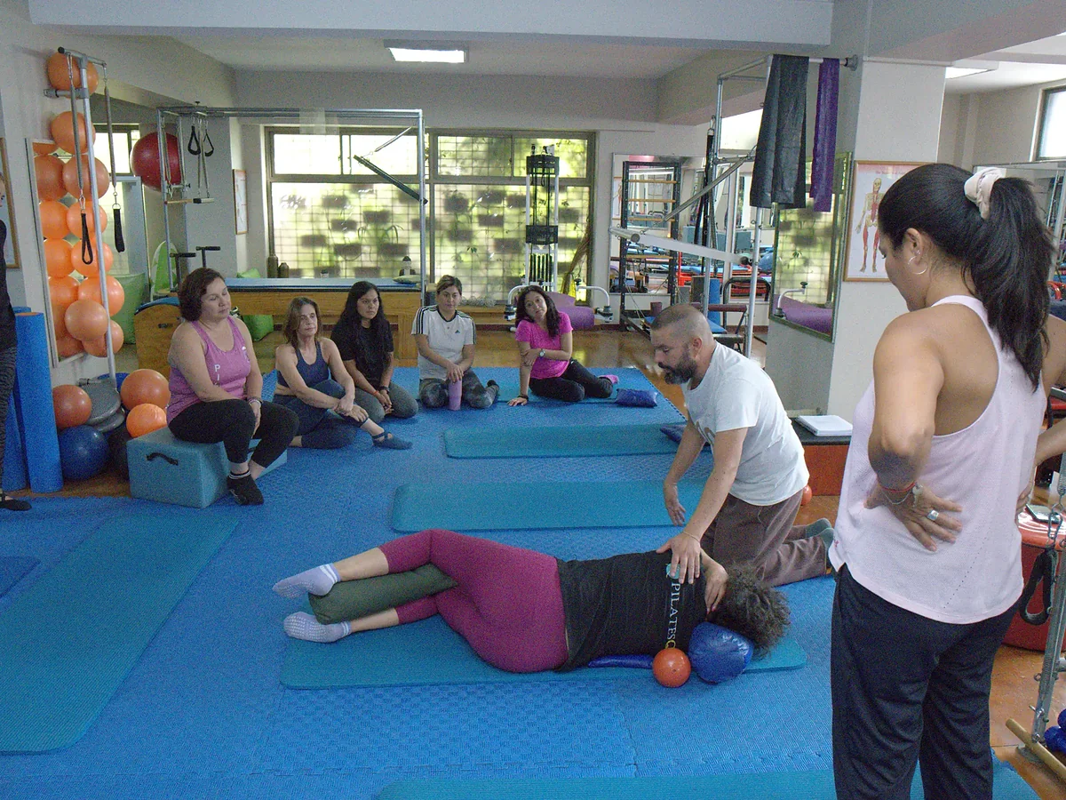 Clase de Matwork en un workshop de Pilates Qi